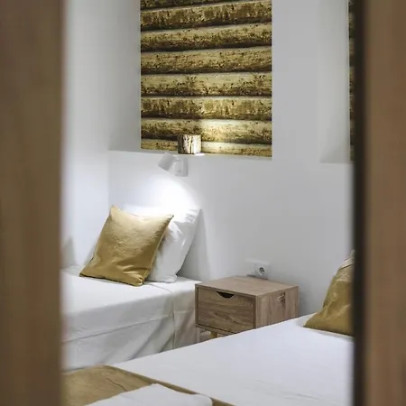 בית הארחה 4u Vi Airport *