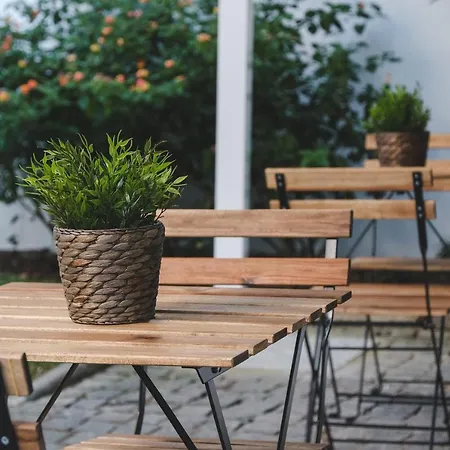 4u Vi Airport בית הארחה *